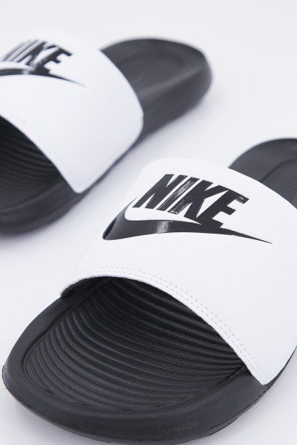 NIKE VICTORI ONE MEN'S en color   (4)