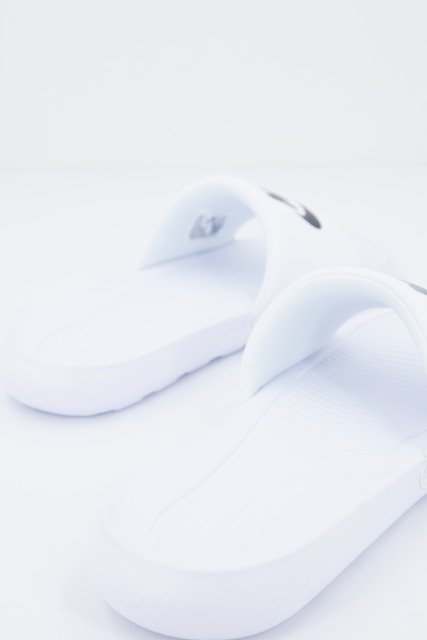 NIKE VICTORI ONE MEN'S en color   (3)