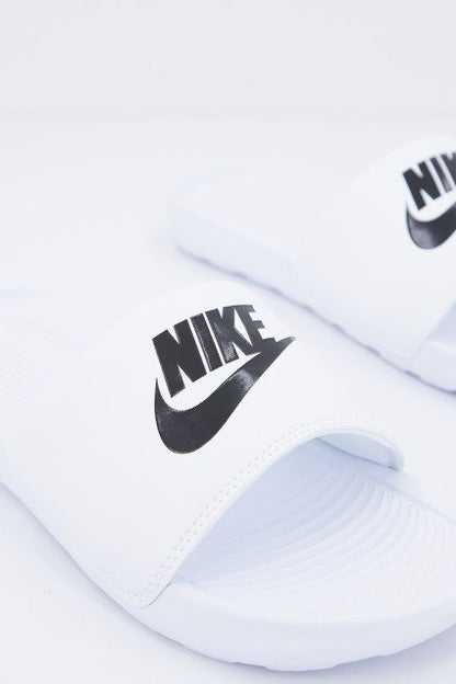 NIKE VICTORI ONE MEN'S en color   (4)