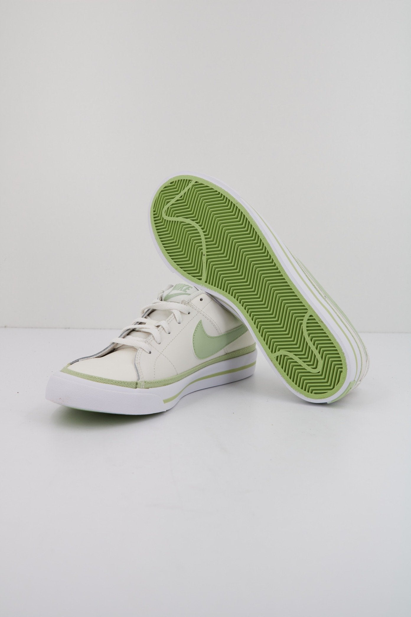 NIKE COURT LEGACY en color   (4)