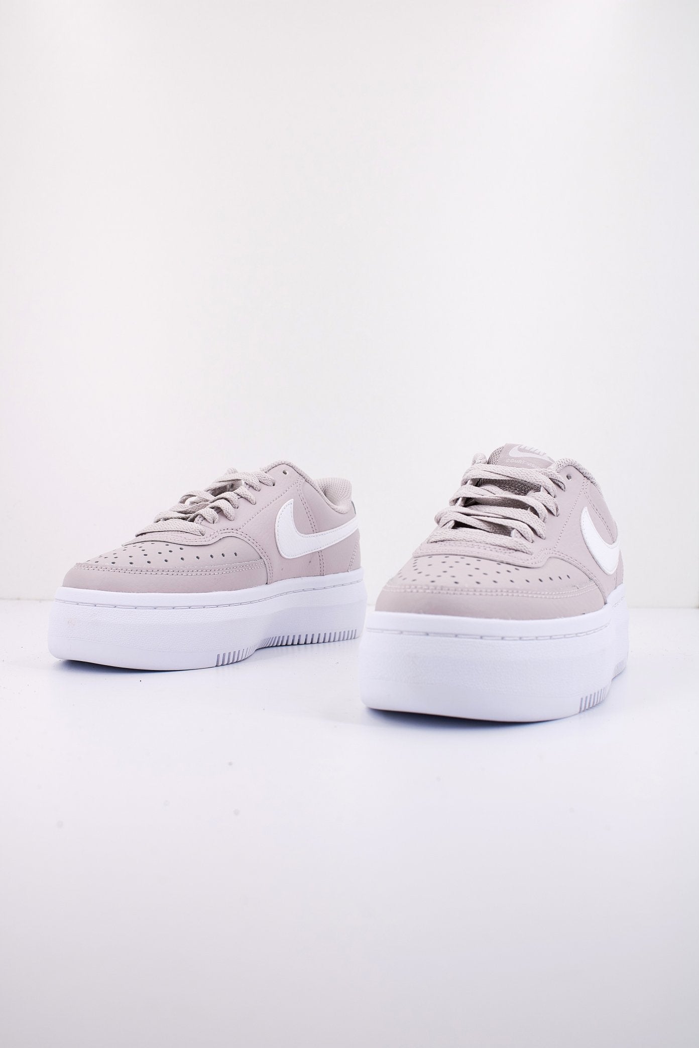 NIKE COURT VISION ALTA en color   (2)