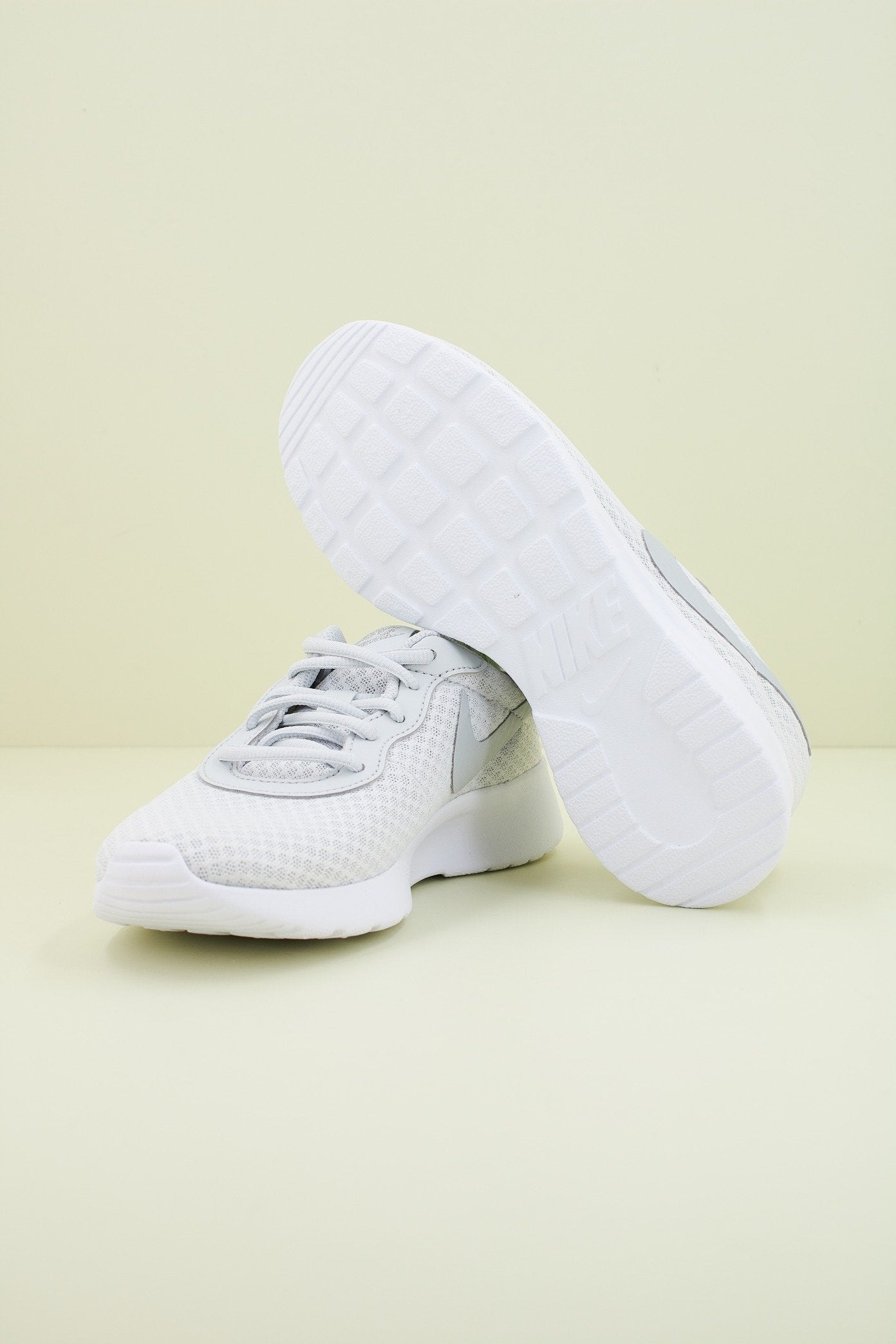 NIKE TANJUN en color   (4)
