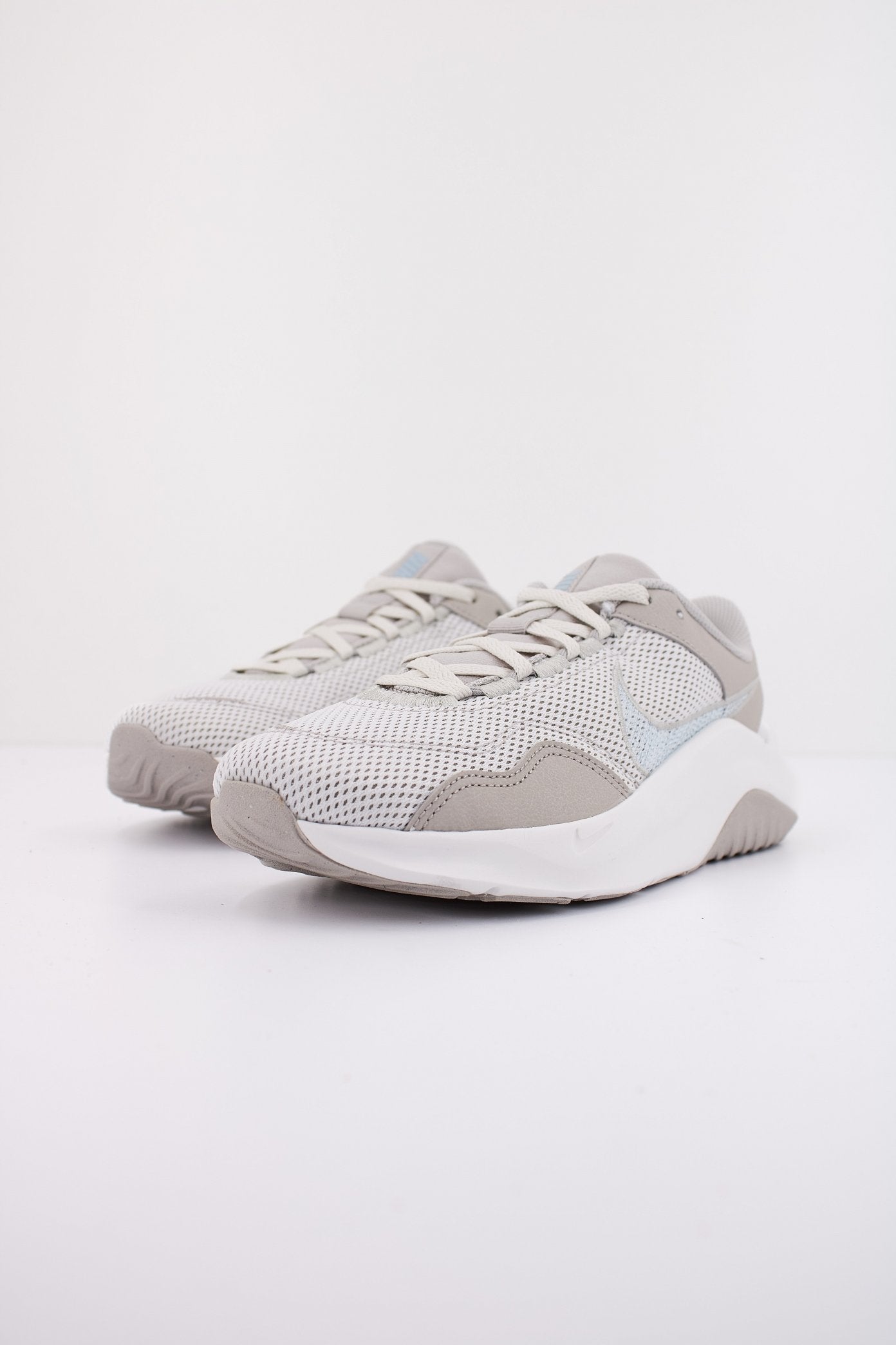 NIKE LEGEND ESSENTIAL  N en color   (2)