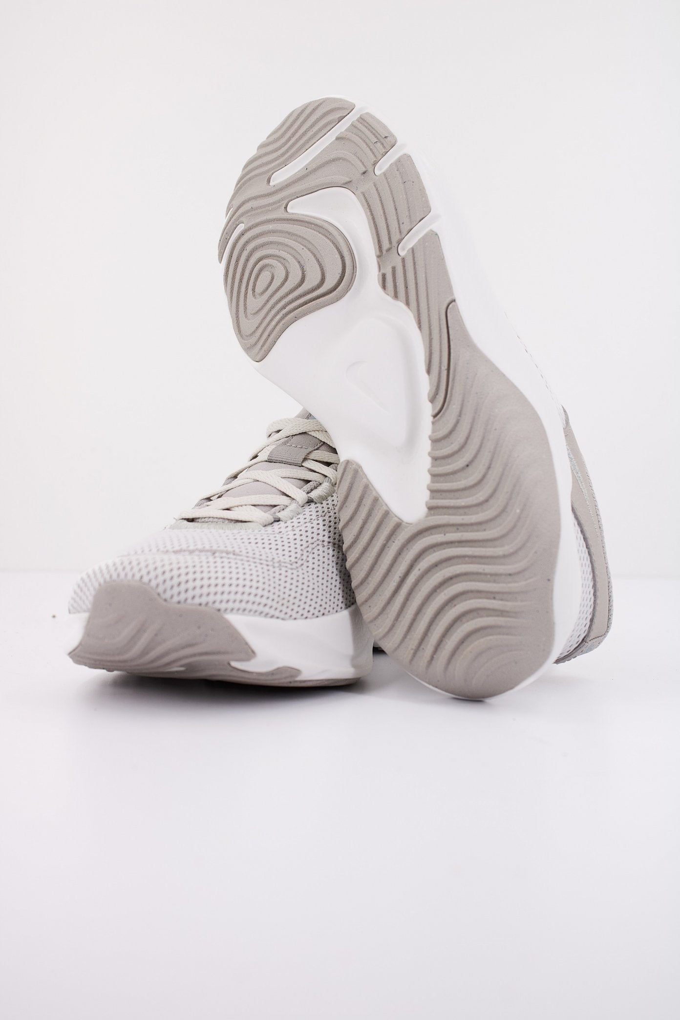 NIKE LEGEND ESSENTIAL  N en color   (4)