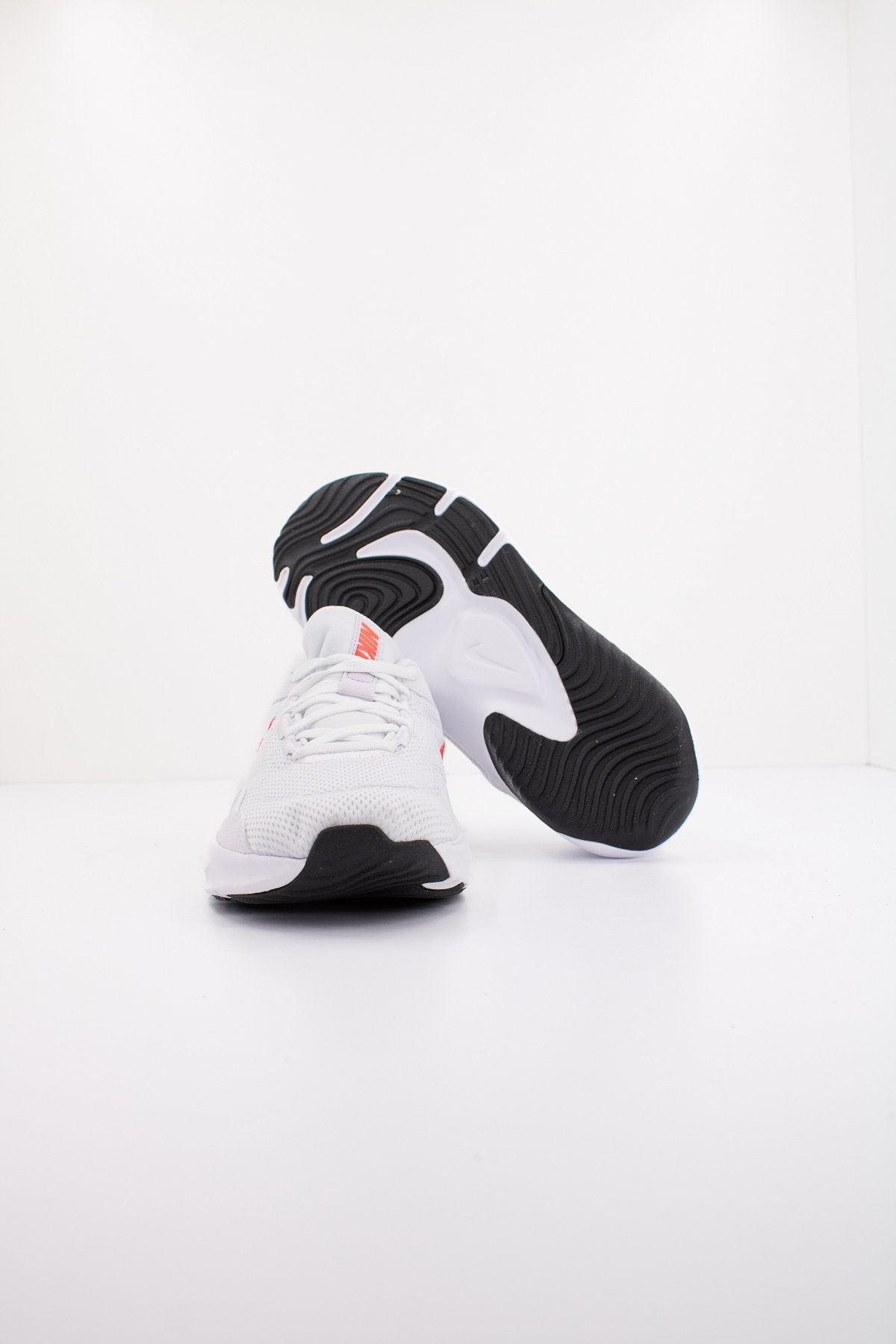 NIKE  LEGEND ESSENTIAL   en color   (4)
