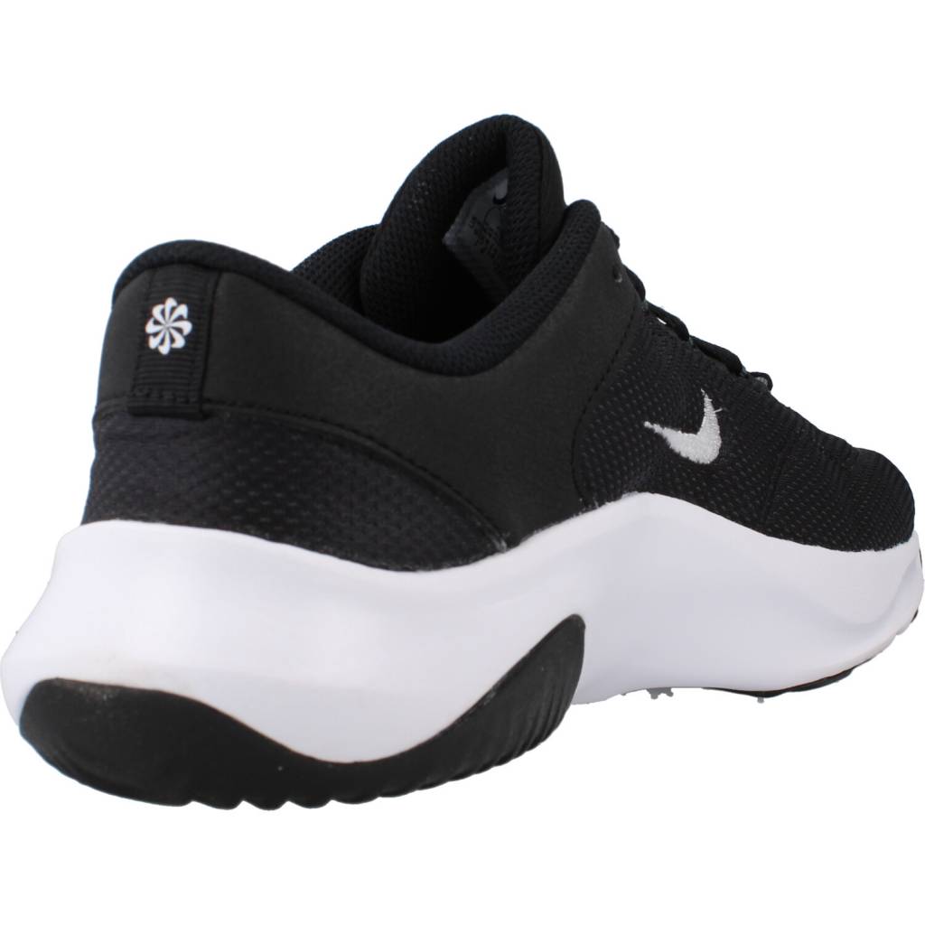 NIKE  LEGEND ESSENTIAL   en color   (3)