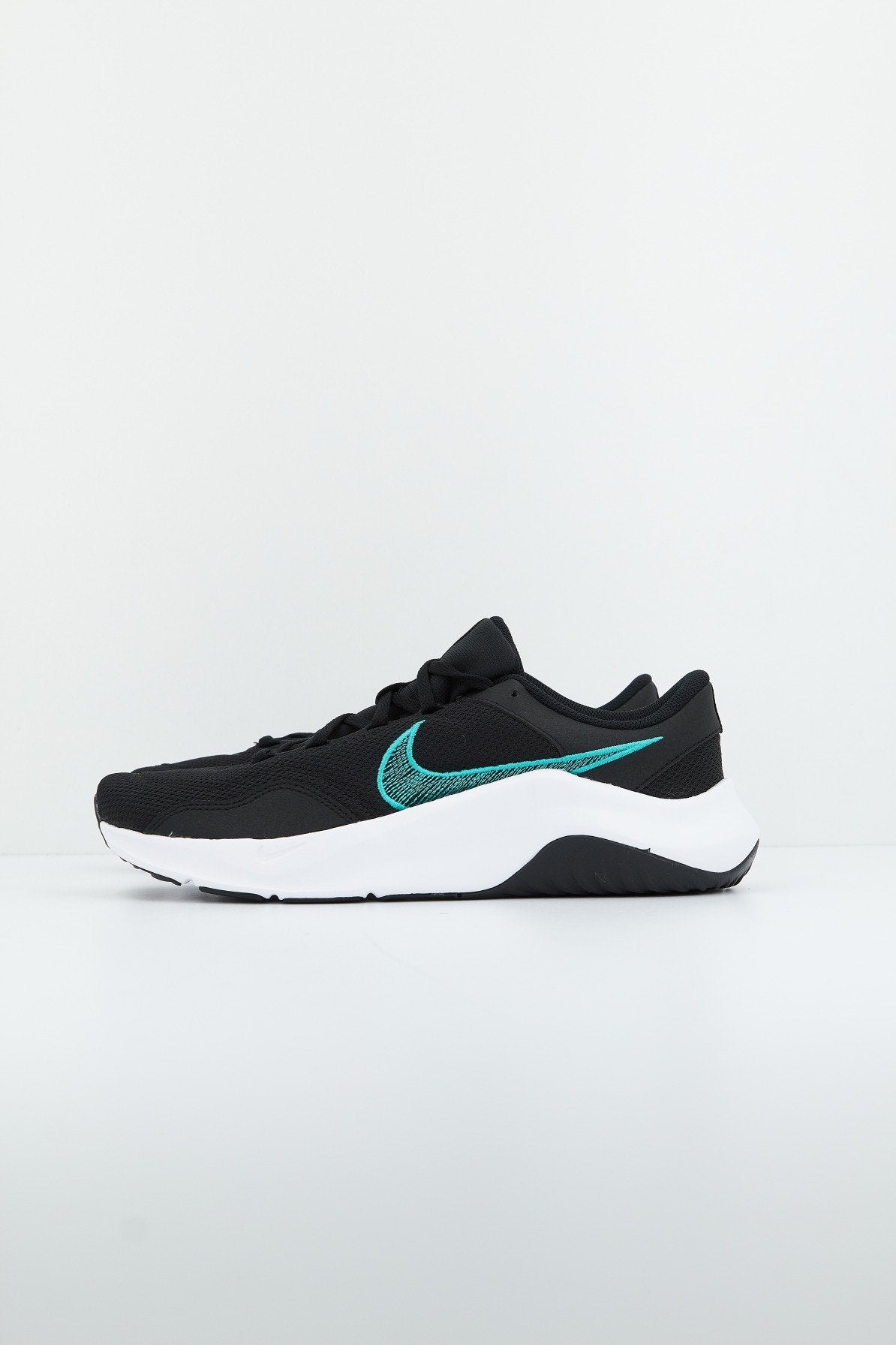 NIKE LEGEND ESSENTIAL  N en color   (1)