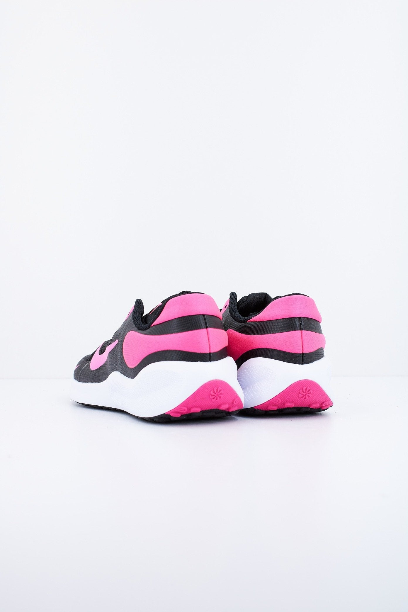 NIKE REVOLUTION  en color   (3)
