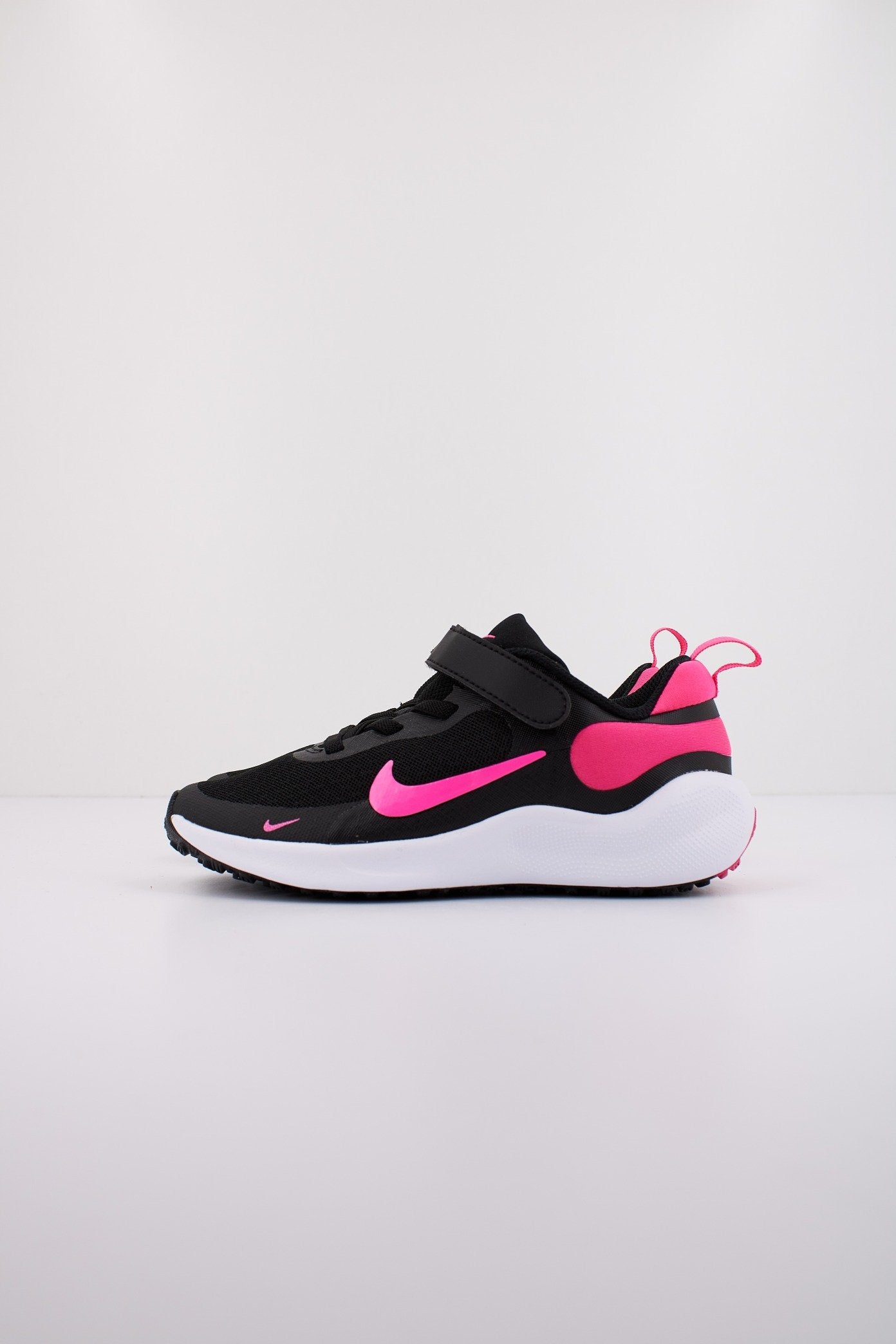 NIKE REVOLUTION  en color   (1)