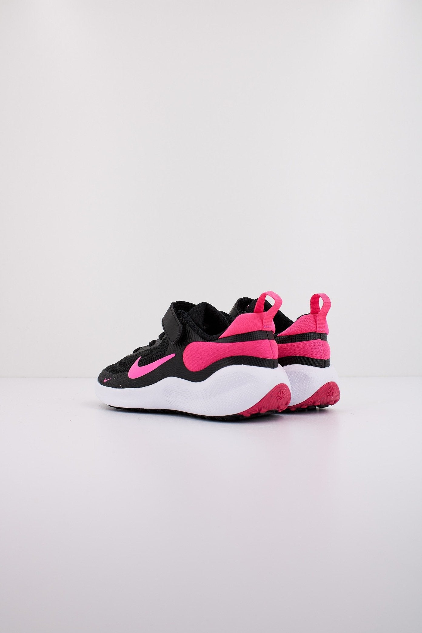NIKE REVOLUTION  en color   (3)