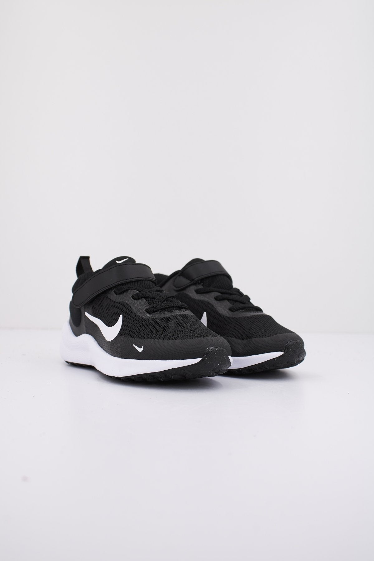 NIKE REVOLUTION  en color   (2)