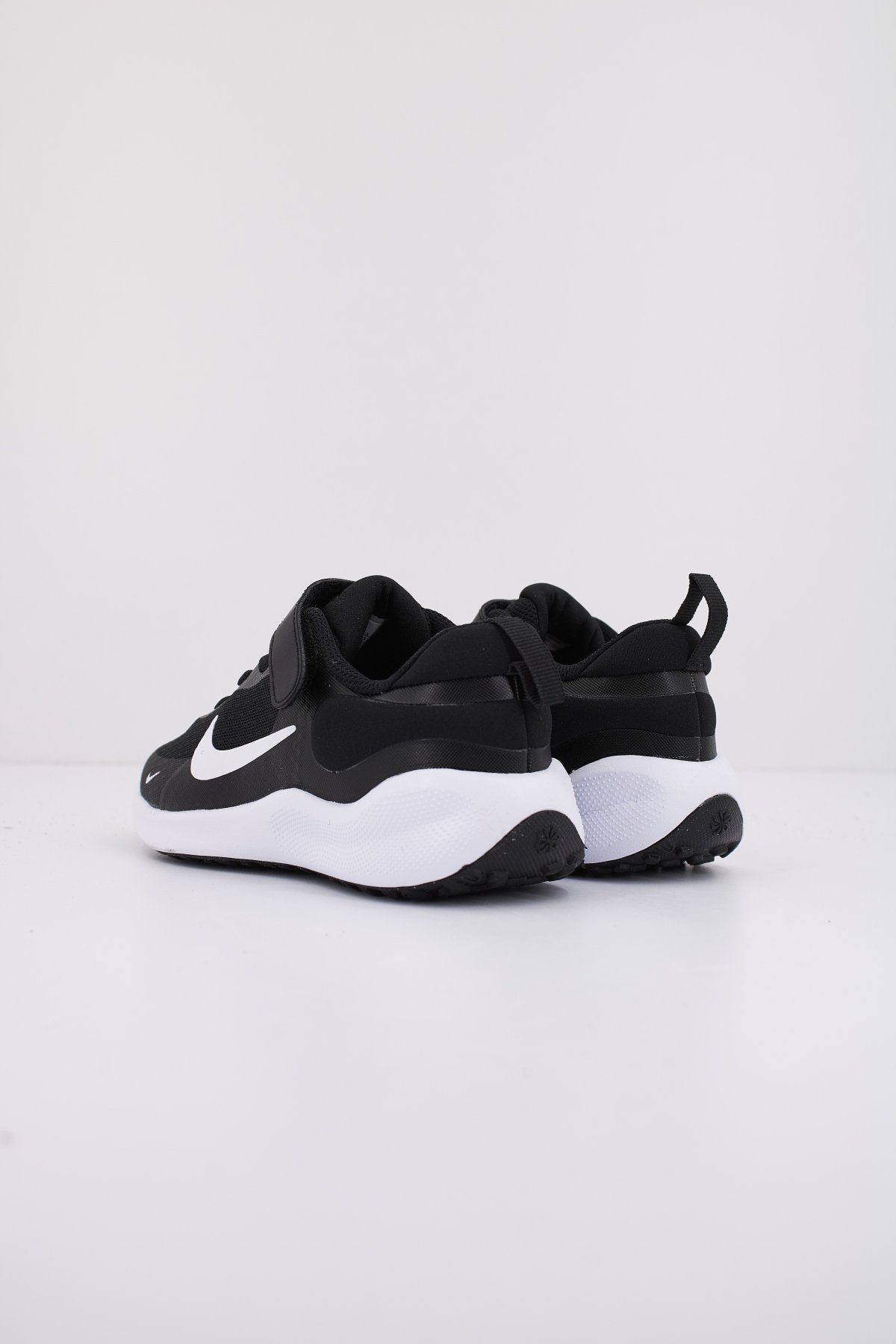 NIKE REVOLUTION  en color   (3)
