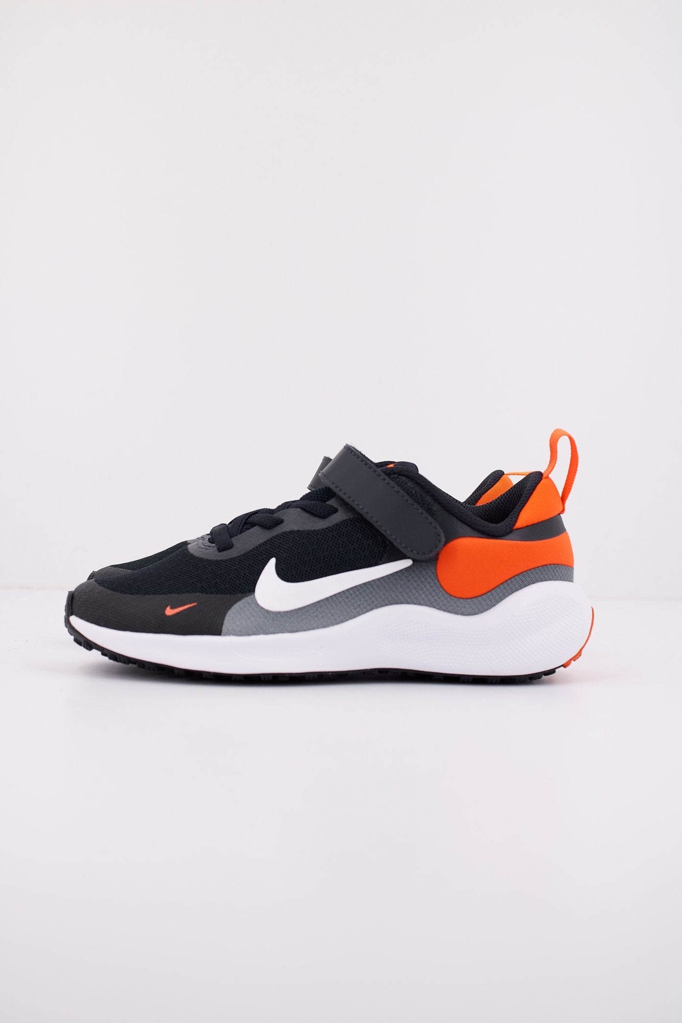 NIKE REVOLUTION  en color   (1)