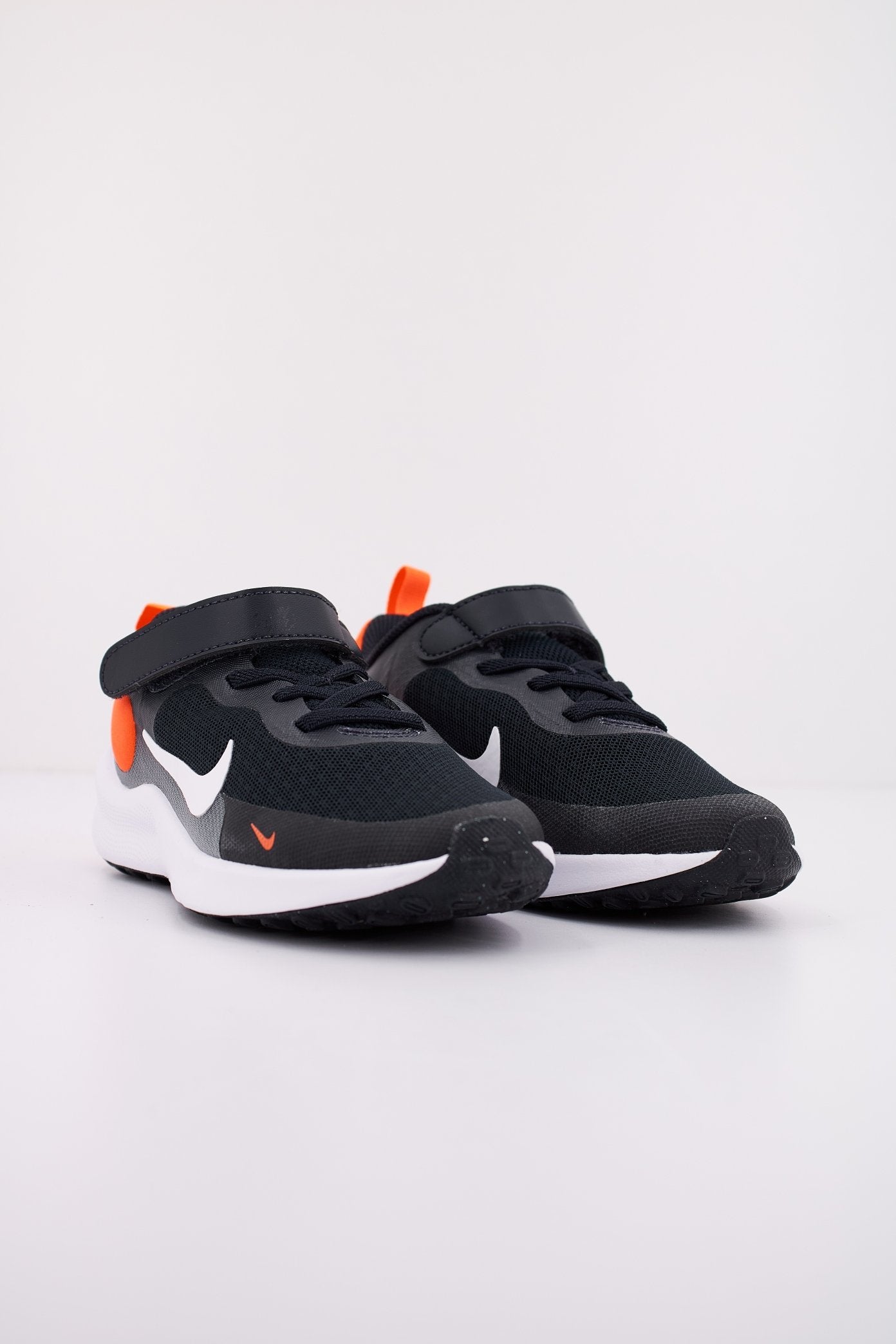 NIKE REVOLUTION  en color   (2)