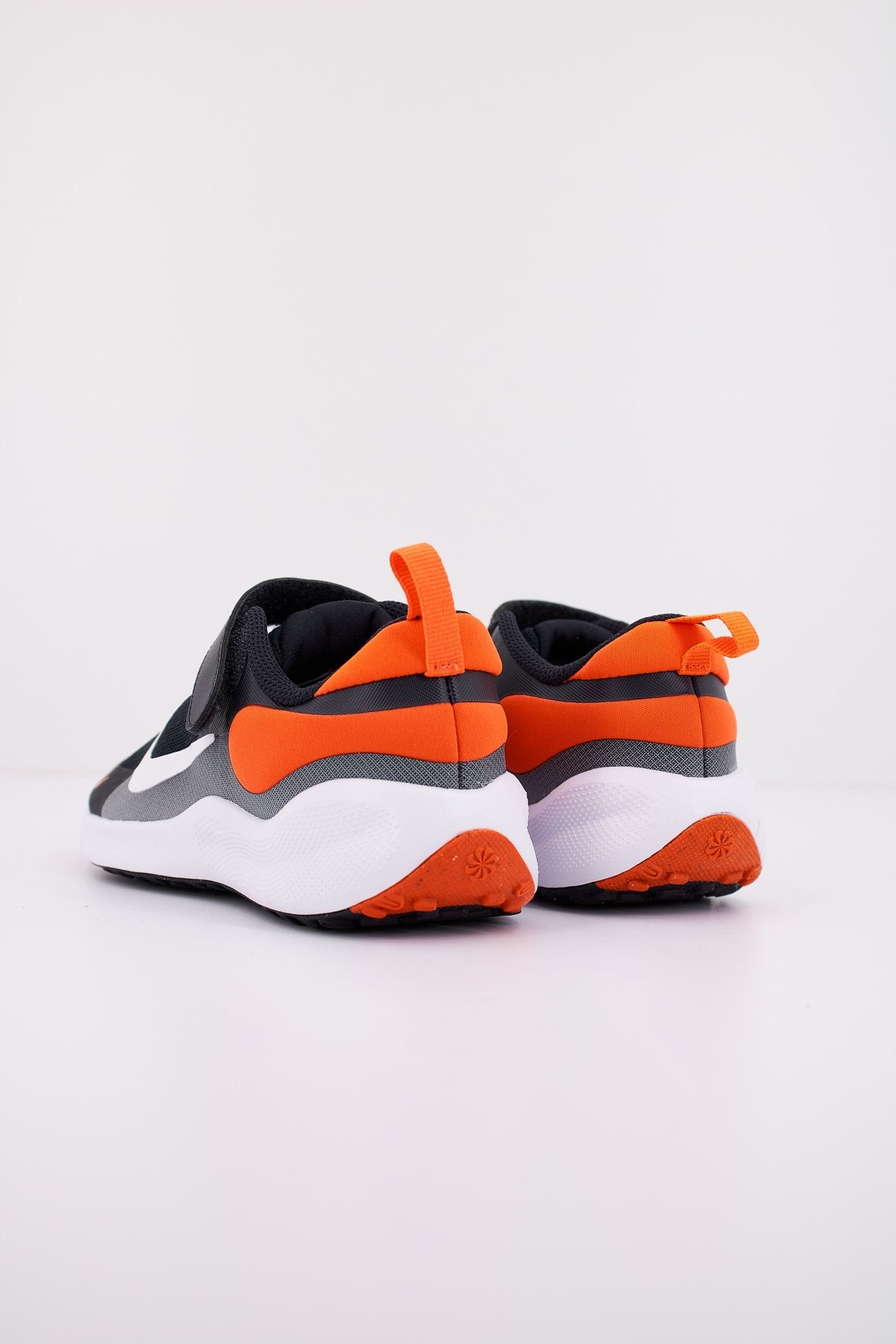 NIKE REVOLUTION  en color   (3)