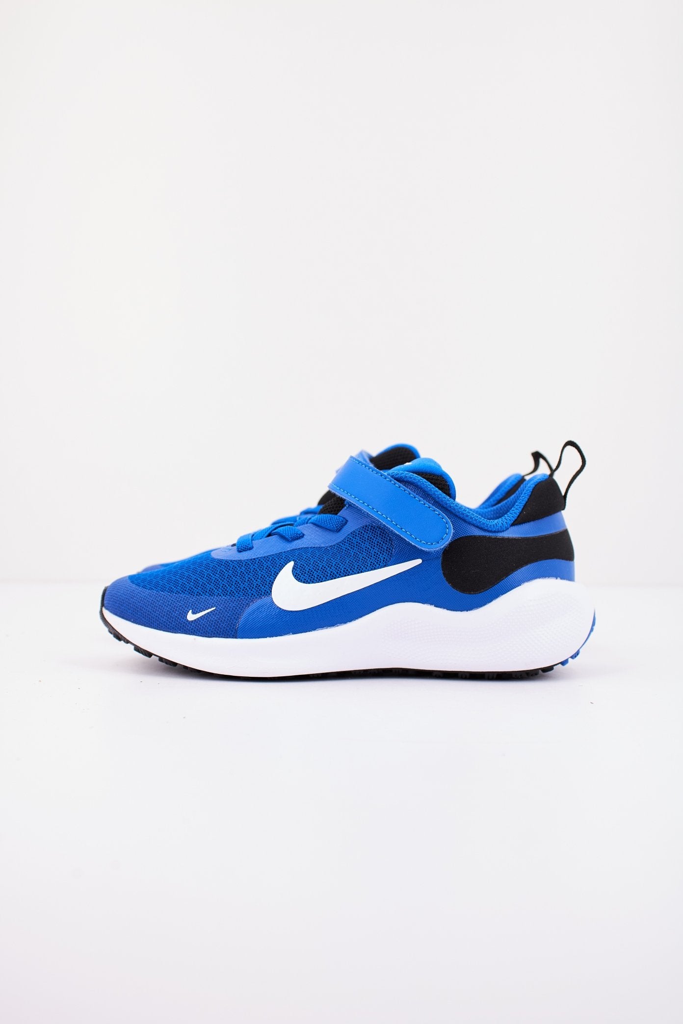 NIKE REVOLUTION  en color   (1)