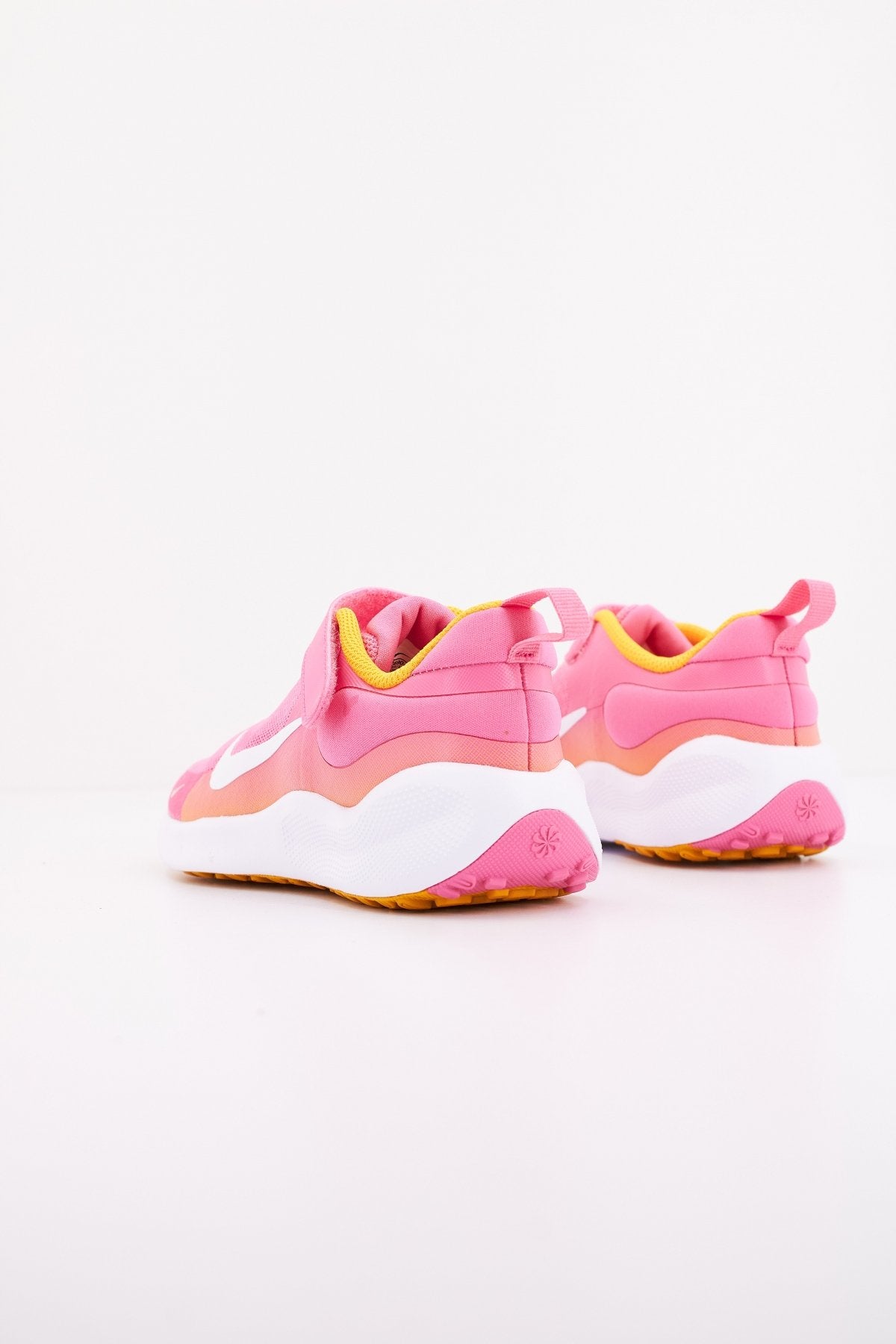 NIKE REVOLTION  en color   (3)