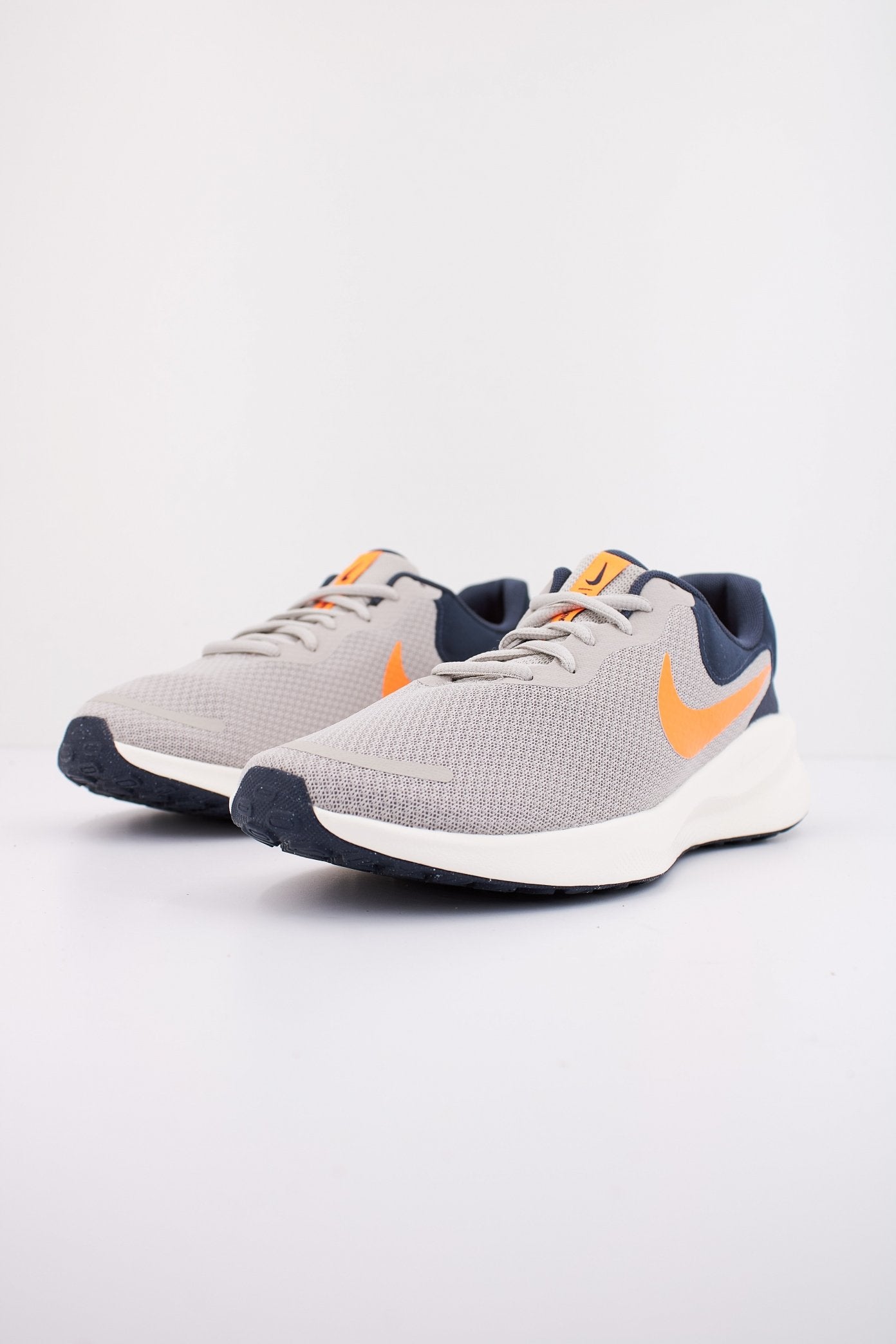 NIKE REVOLUTION  en color   (2)