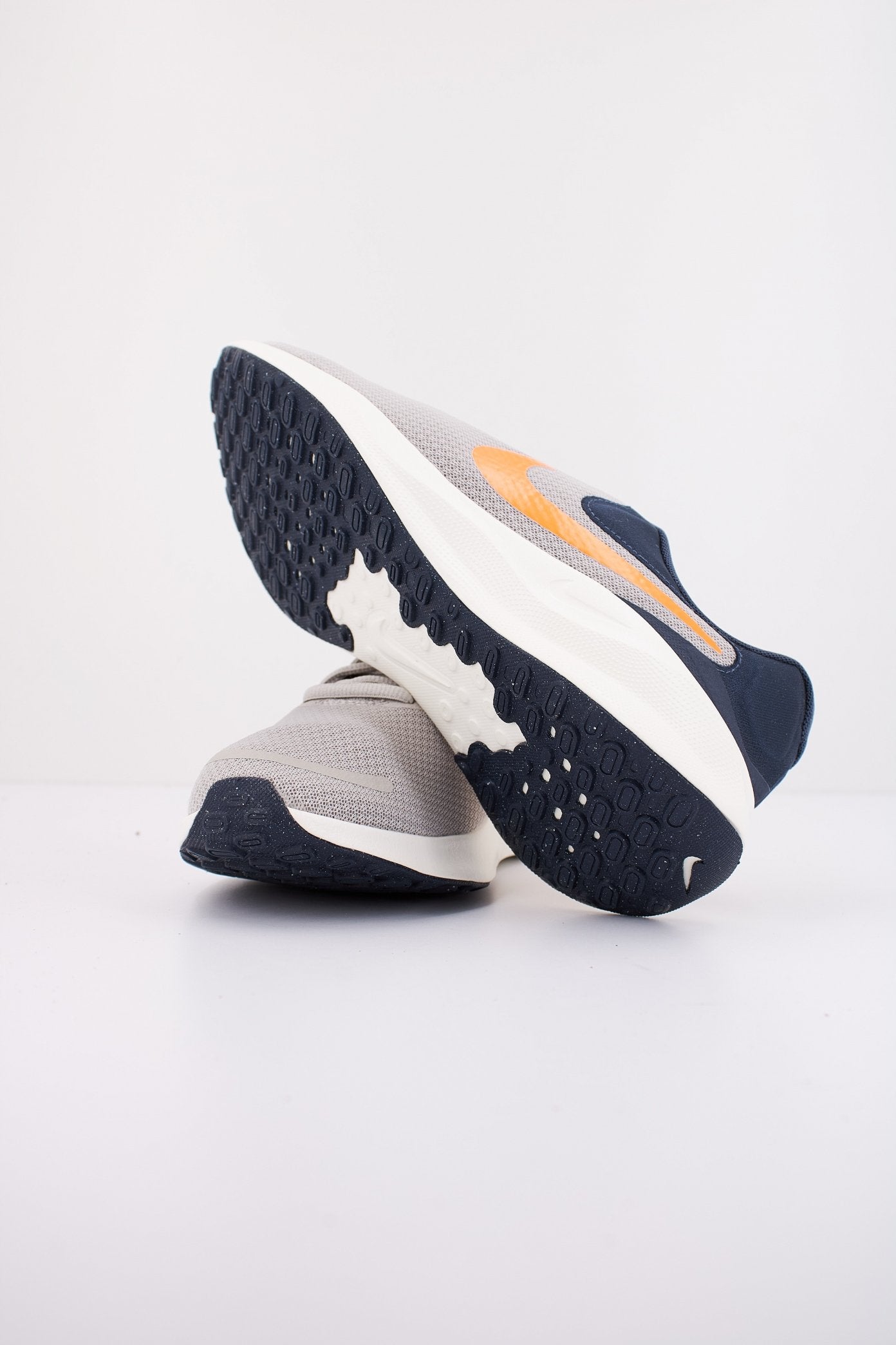 NIKE REVOLUTION  en color   (4)