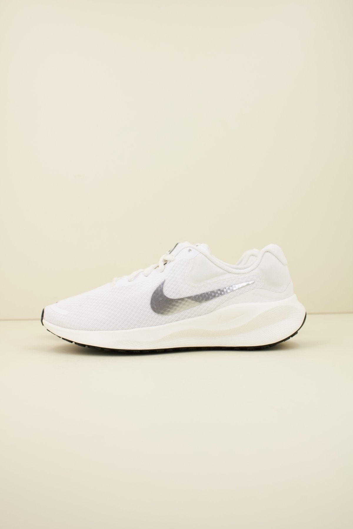 NIKE REVOLUTION  en color   (1)