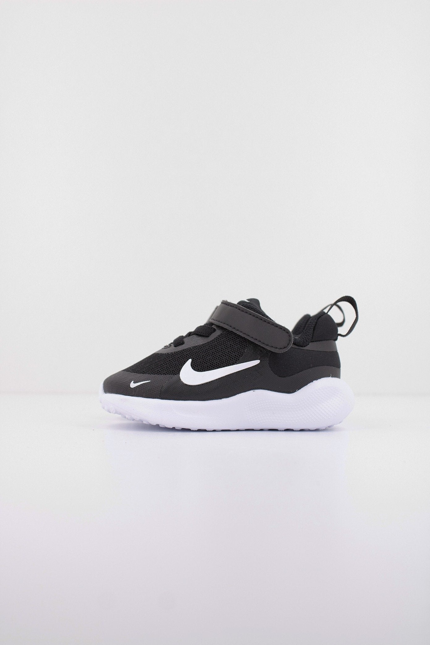 NIKE NIKE REVOLUTION  en color   (1)