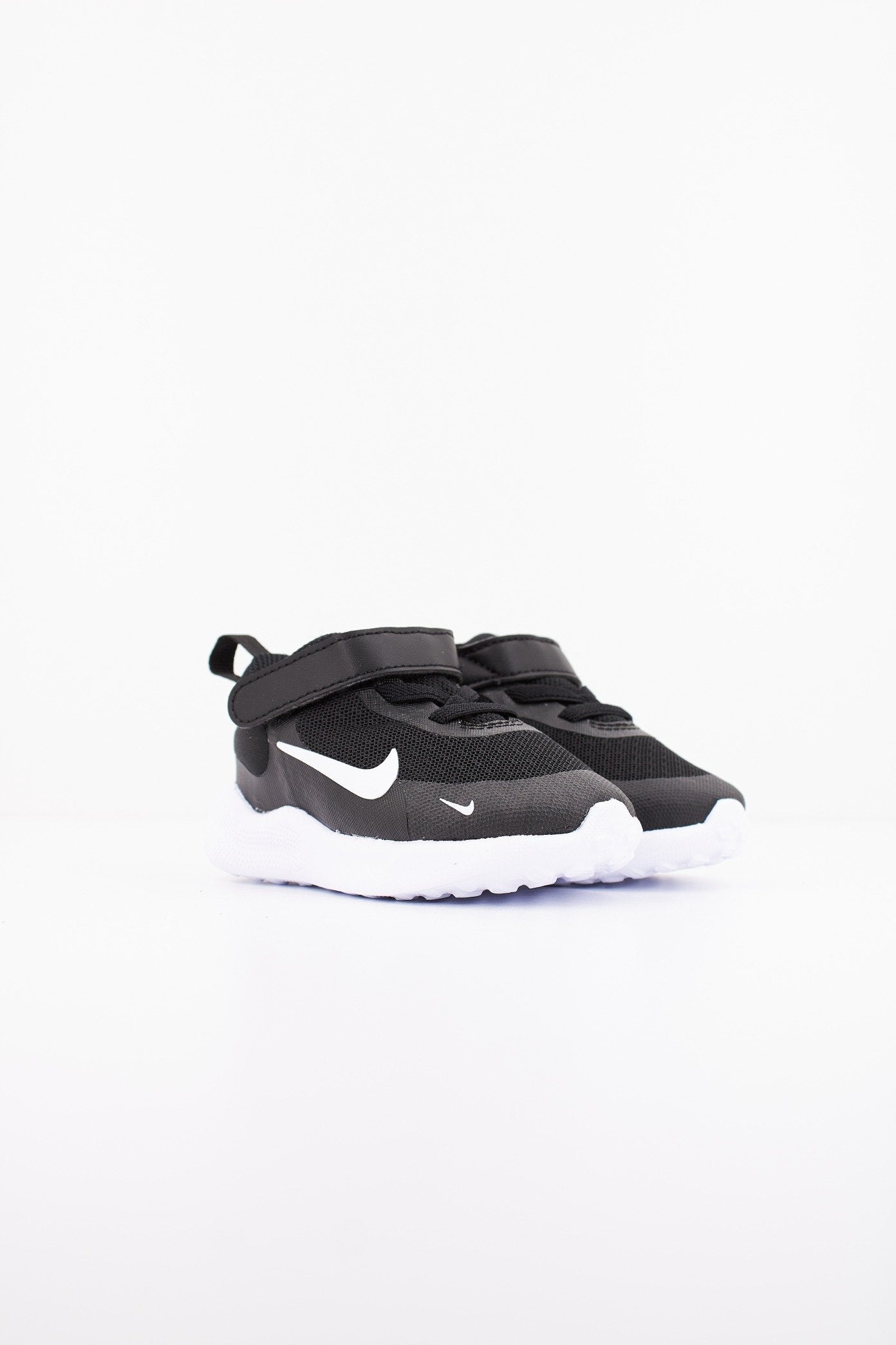NIKE NIKE REVOLUTION  en color   (2)
