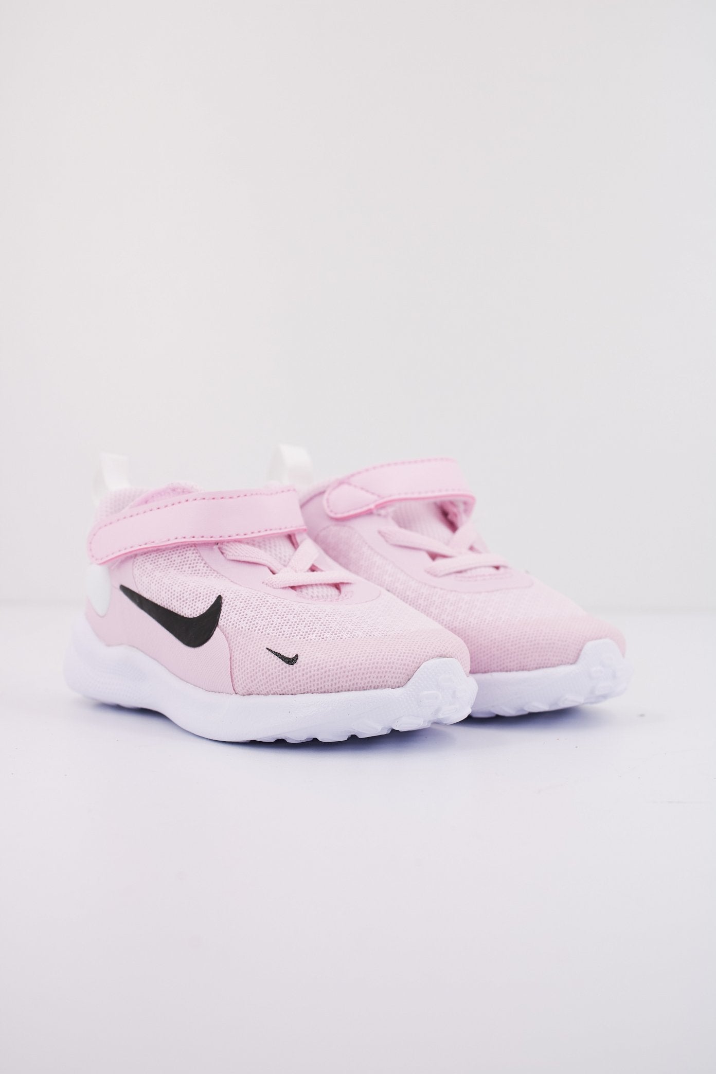 NIKE NIKE REVOLUTION  en color   (2)