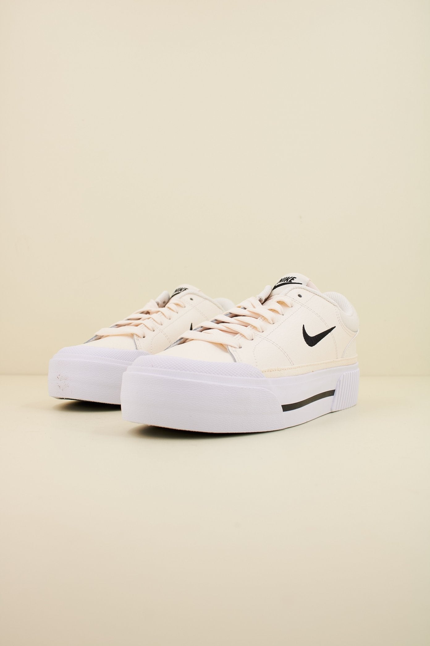 NIKE COURT LEGACY LIFT en color   (2)