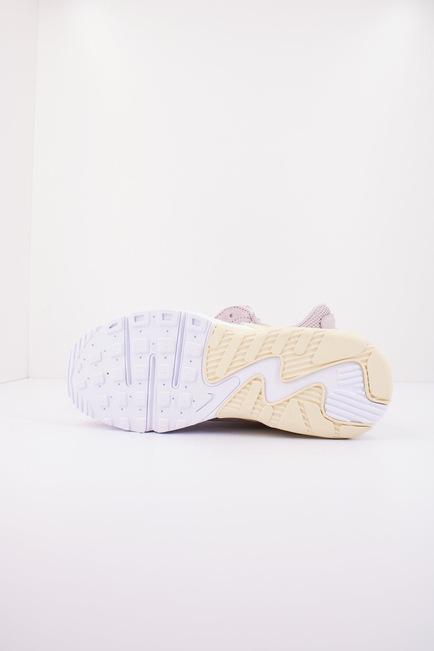NIKE MAX EXCEEE en color   (4)