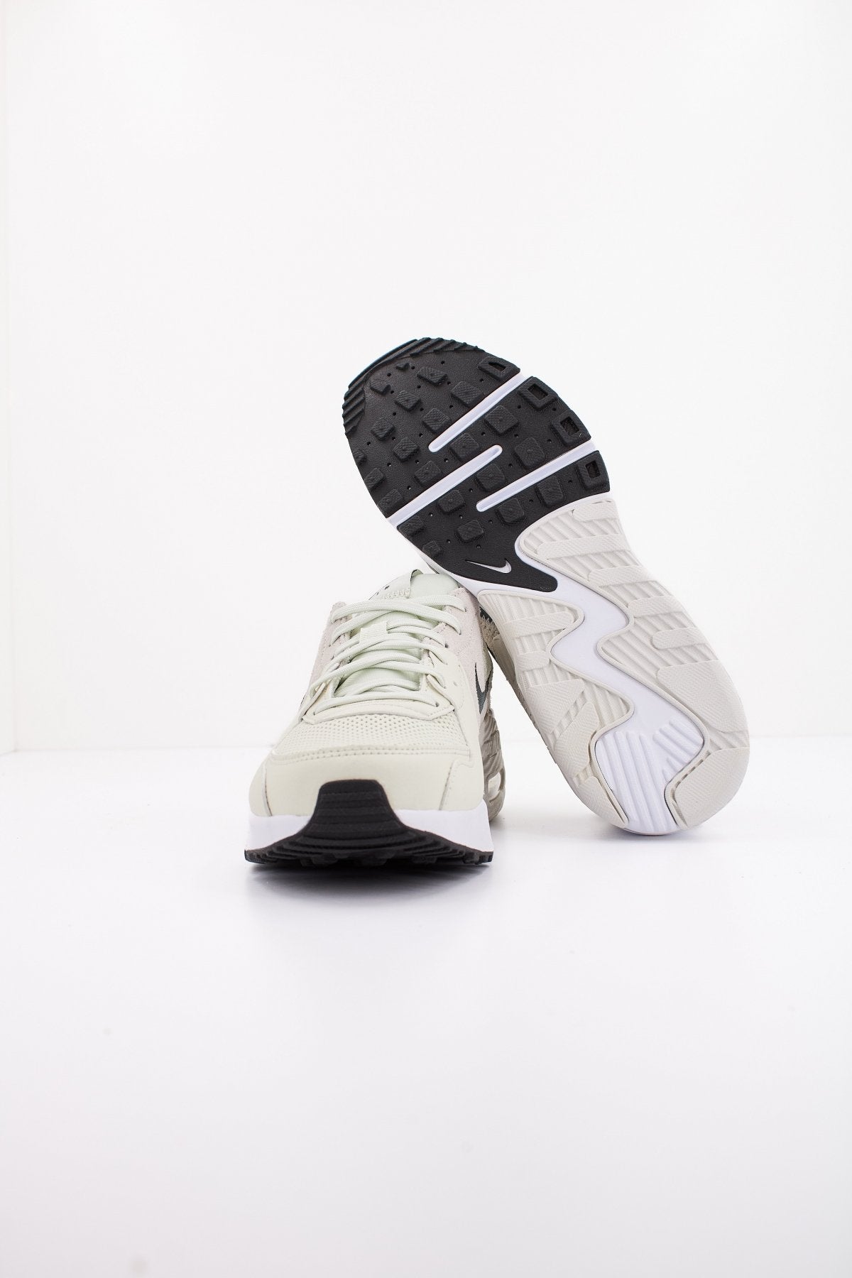 NIKE MAX EXCEEE en color   (4)