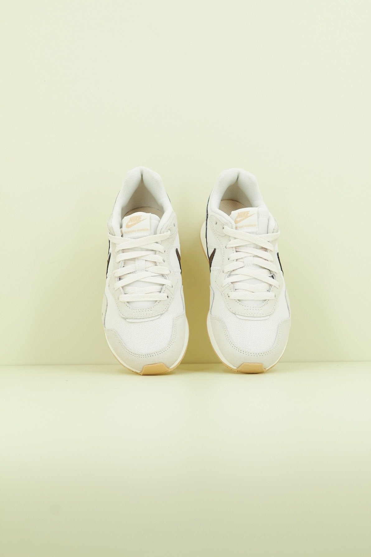 NIKE VENTURE RUNNER WOMEN en color   (2)