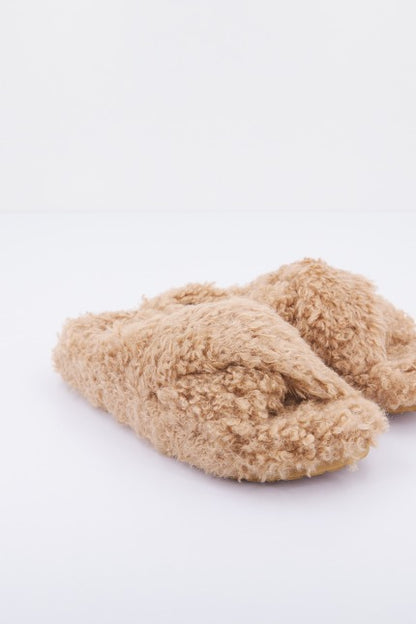 STEVE MADDEN PILLOW  en color TAN  (1)
