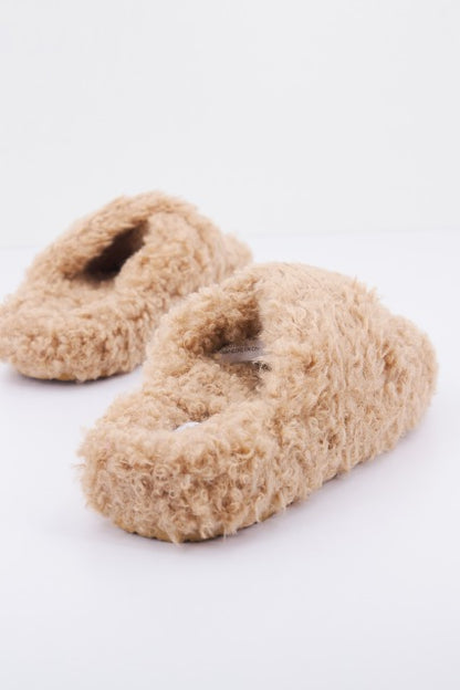 STEVE MADDEN PILLOW  en color TAN  (3)