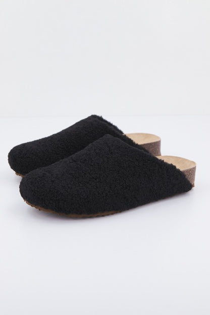 STEVE MADDEN VESA  en color BLACK  (1)