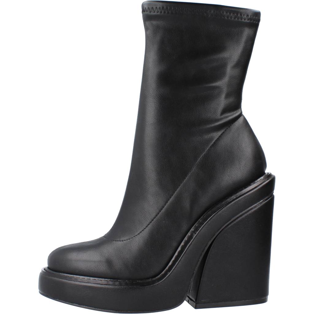STEVE MADDEN ALL OUT en color BLACK  (2)