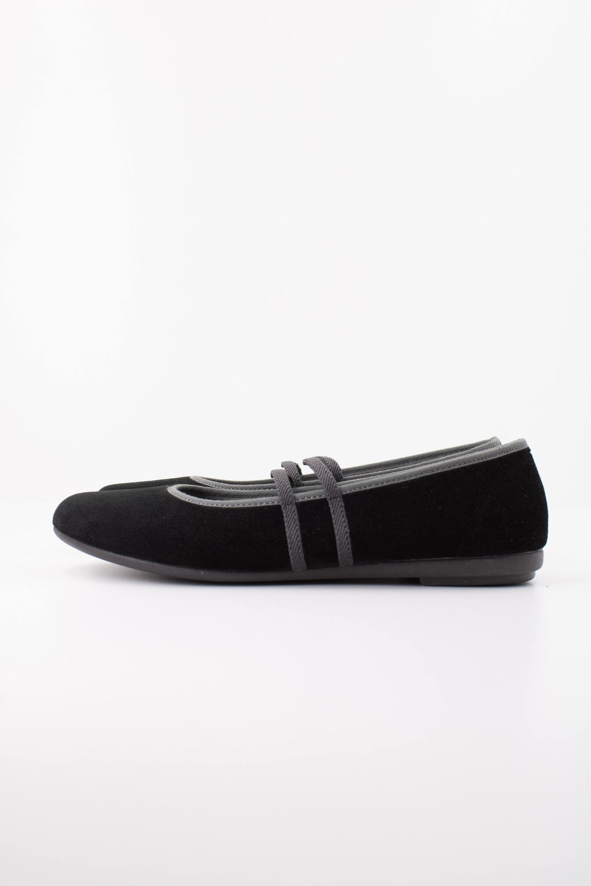 VULLADI   ZAPATILLAS  en color NEGRO  (1)