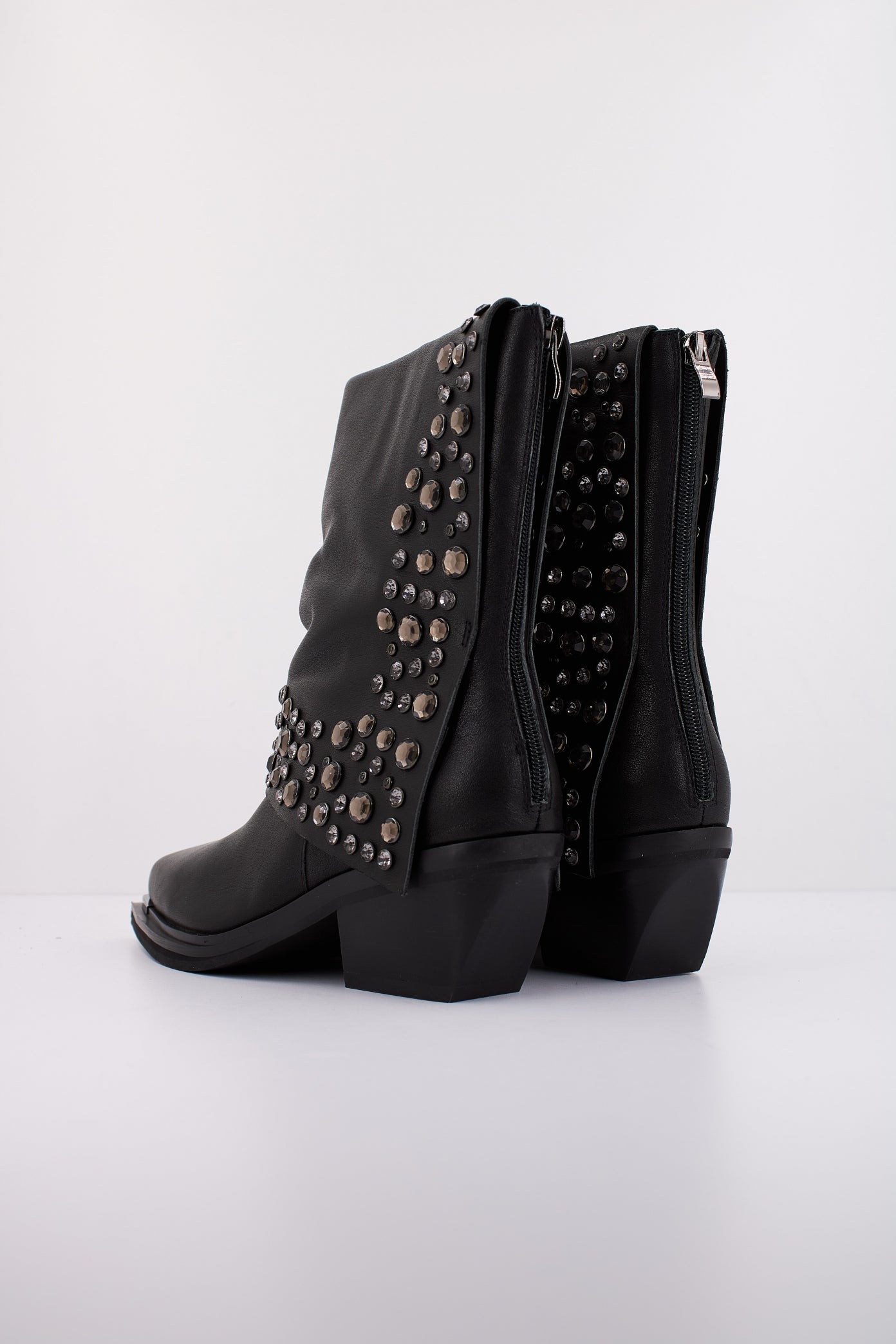 ALMA EN PENA I en color BLACK  (4)