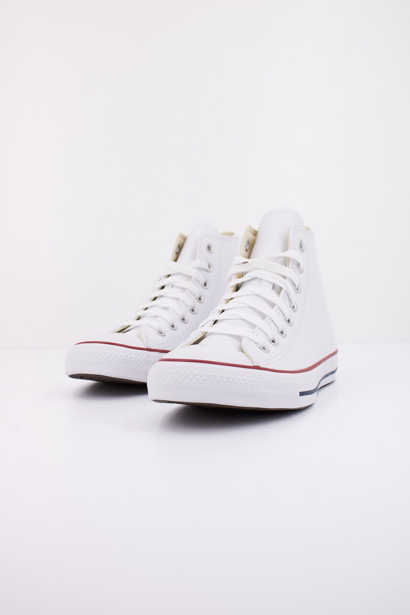 CONVERSE CHUCK TAYLOR LEATHER en color WHITE  (2)