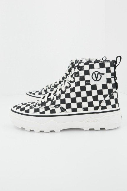 VANS UA SENTRY WC en color CHCKRBRD  (2)