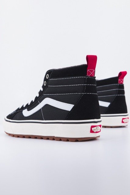 VANS UA SK- HI MTE- en color BLACK  (3)