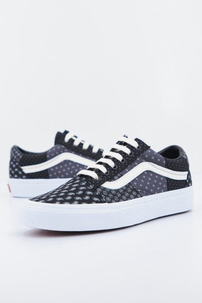VANS UA OLD SKOOL en color BLKTRWHT  (1)