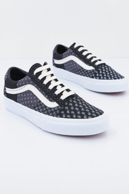 VANS UA OLD SKOOL en color BLKTRWHT  (2)