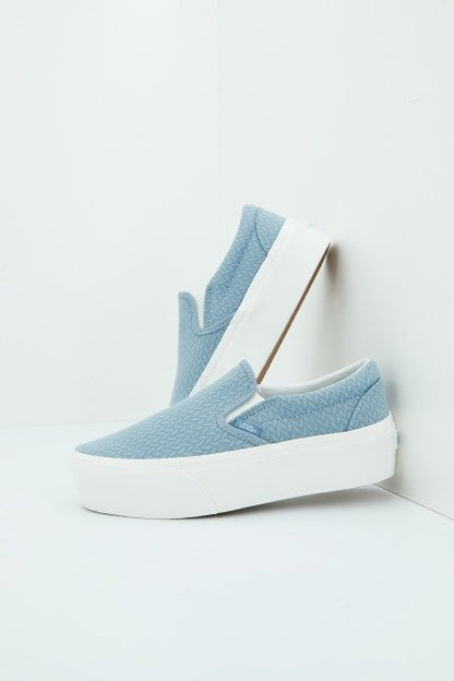 VANS UA CLASSIC en color BLCKBL  (1)