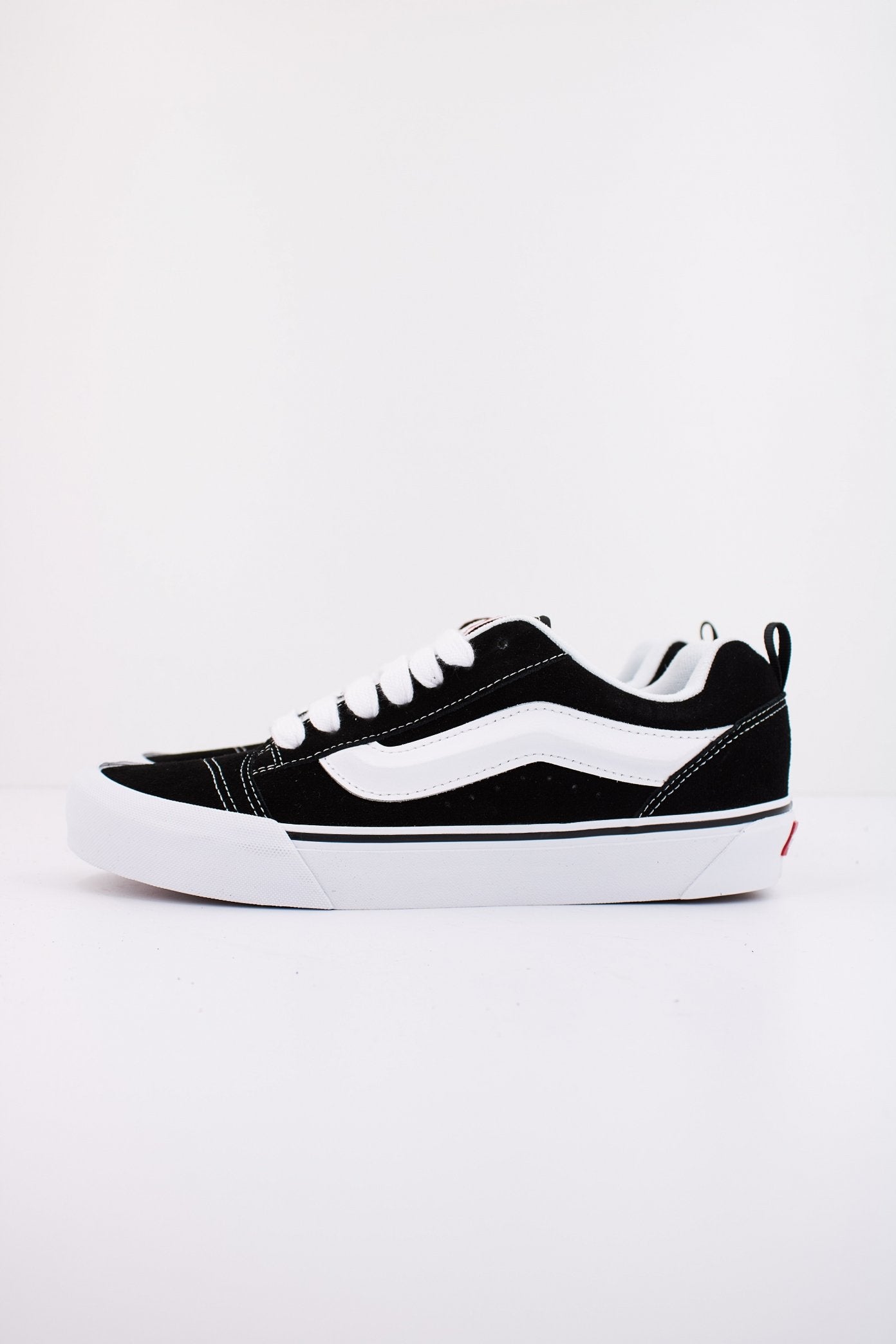 VANS KNU SKOOL en color BLCKWHT  (1)
