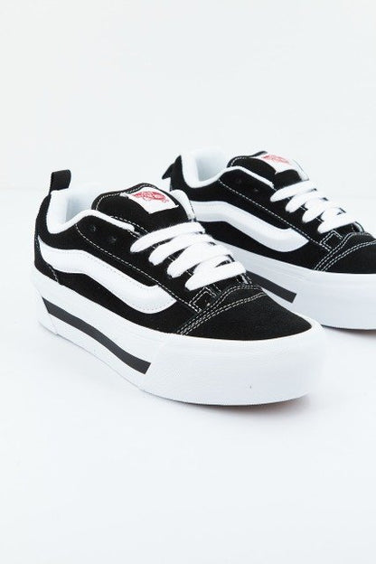 VANS KNU STACK en color BLCKWHT  (1)