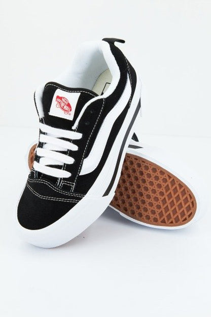 VANS KNU STACK en color BLCKWHT  (4)