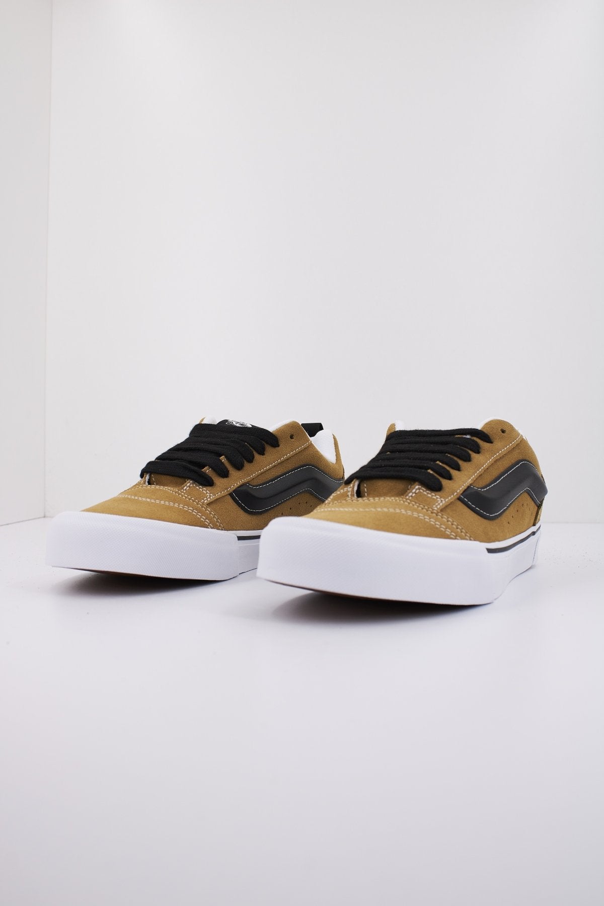 VANS KNU SKOOL en color ANTELOPE  (2)