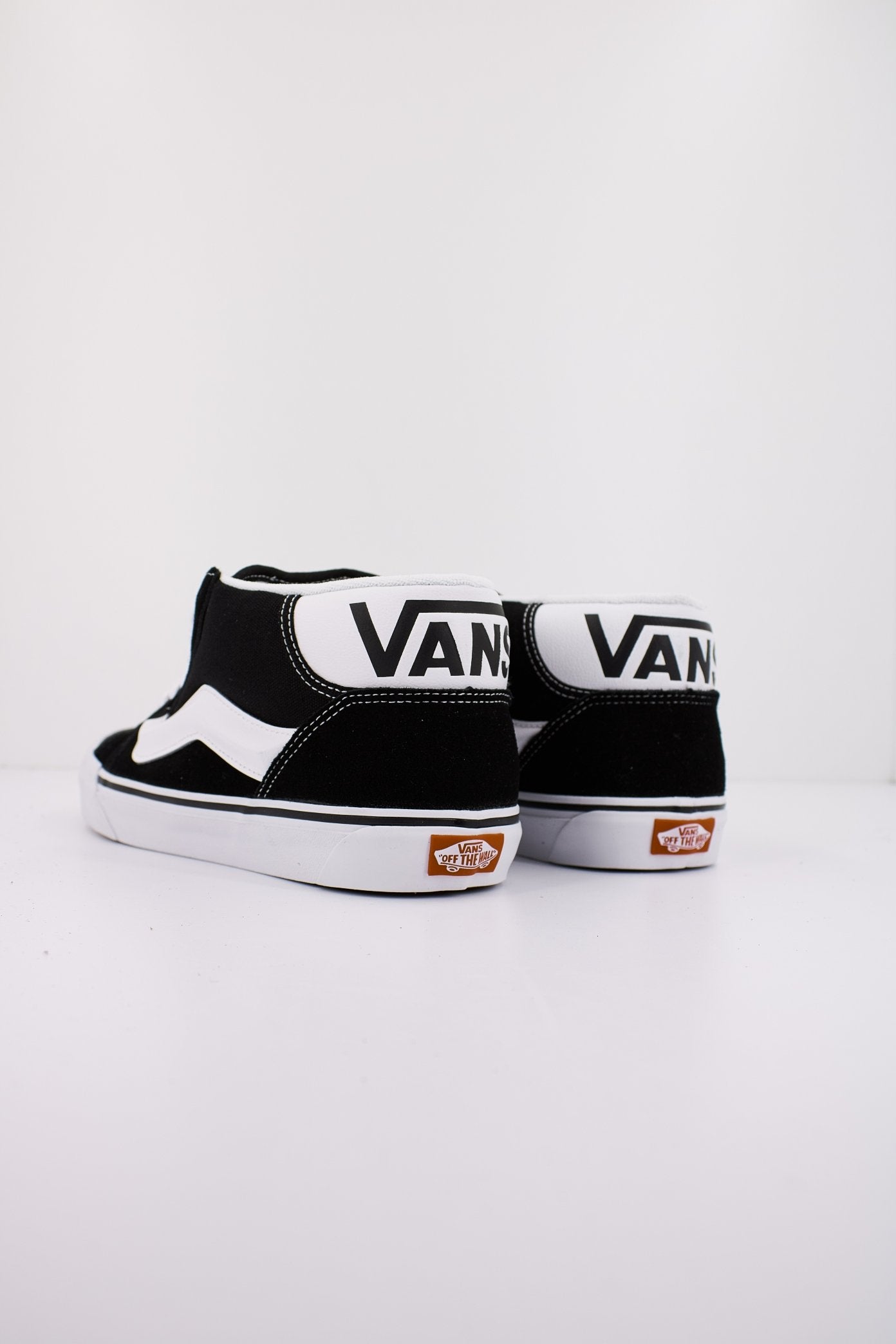 VANS KNU MID en color BLACKTRUEW  (3)