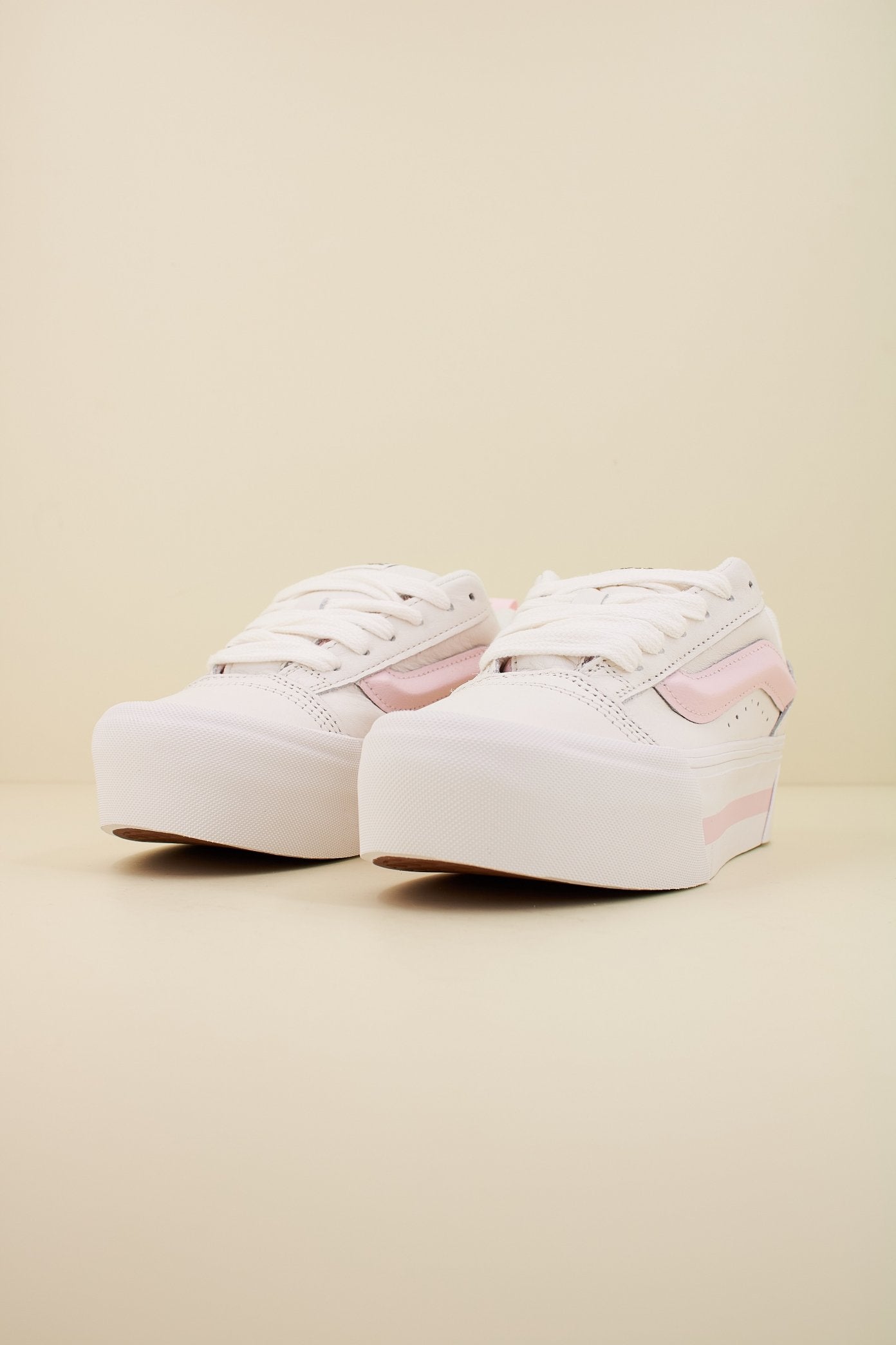 VANS KNU STACK en color WHTPNK  (2)