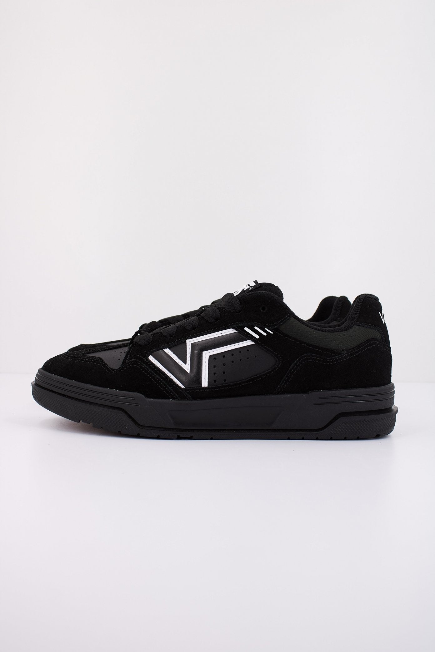 VANS UPLAND en color BLKWHT  (1)